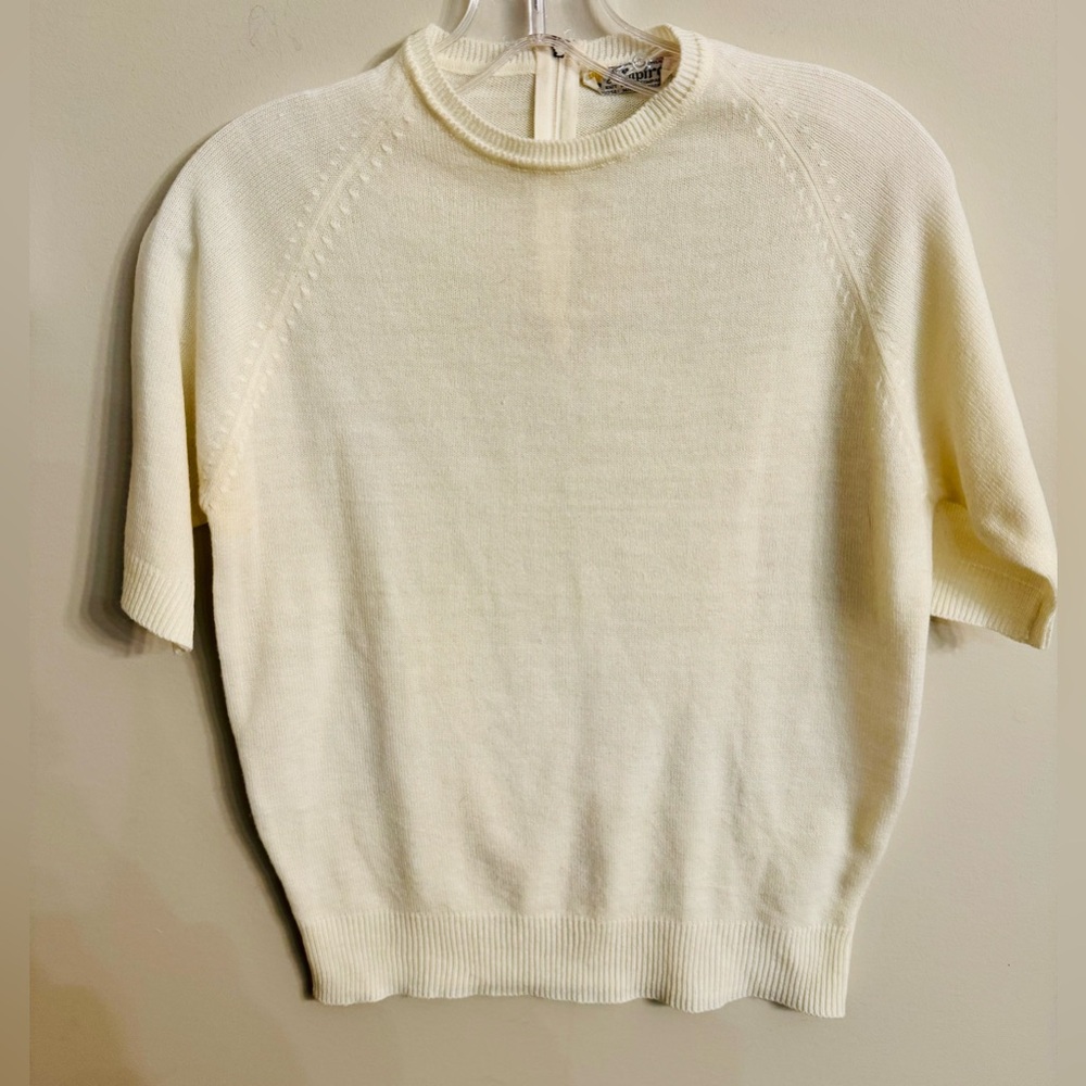 Vintage Empire Cream Short Sleeve Women's Sweater with Zipper Detail Size L EUC